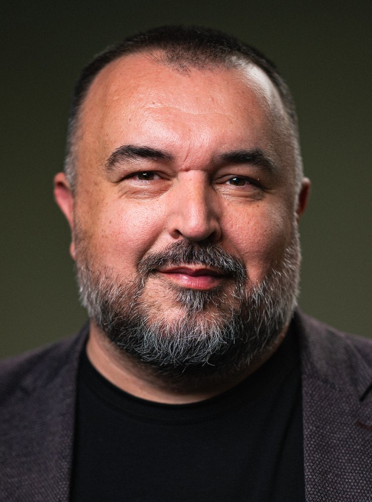 Portrait of Stefan Radu, partner at The Signal Engine